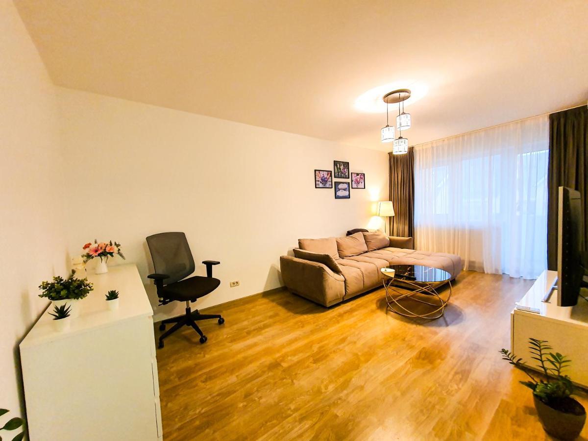 Luxurious Retreat 1Br Apartment With Netflix, Private Parking And Self Check In Popesti-Leordeni Esterno foto
