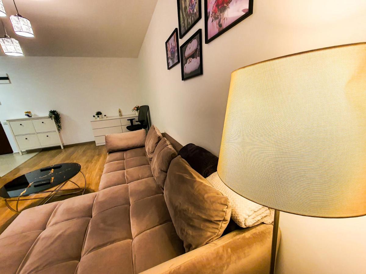 Luxurious Retreat 1Br Apartment With Netflix, Private Parking And Self Check In Popesti-Leordeni Esterno foto