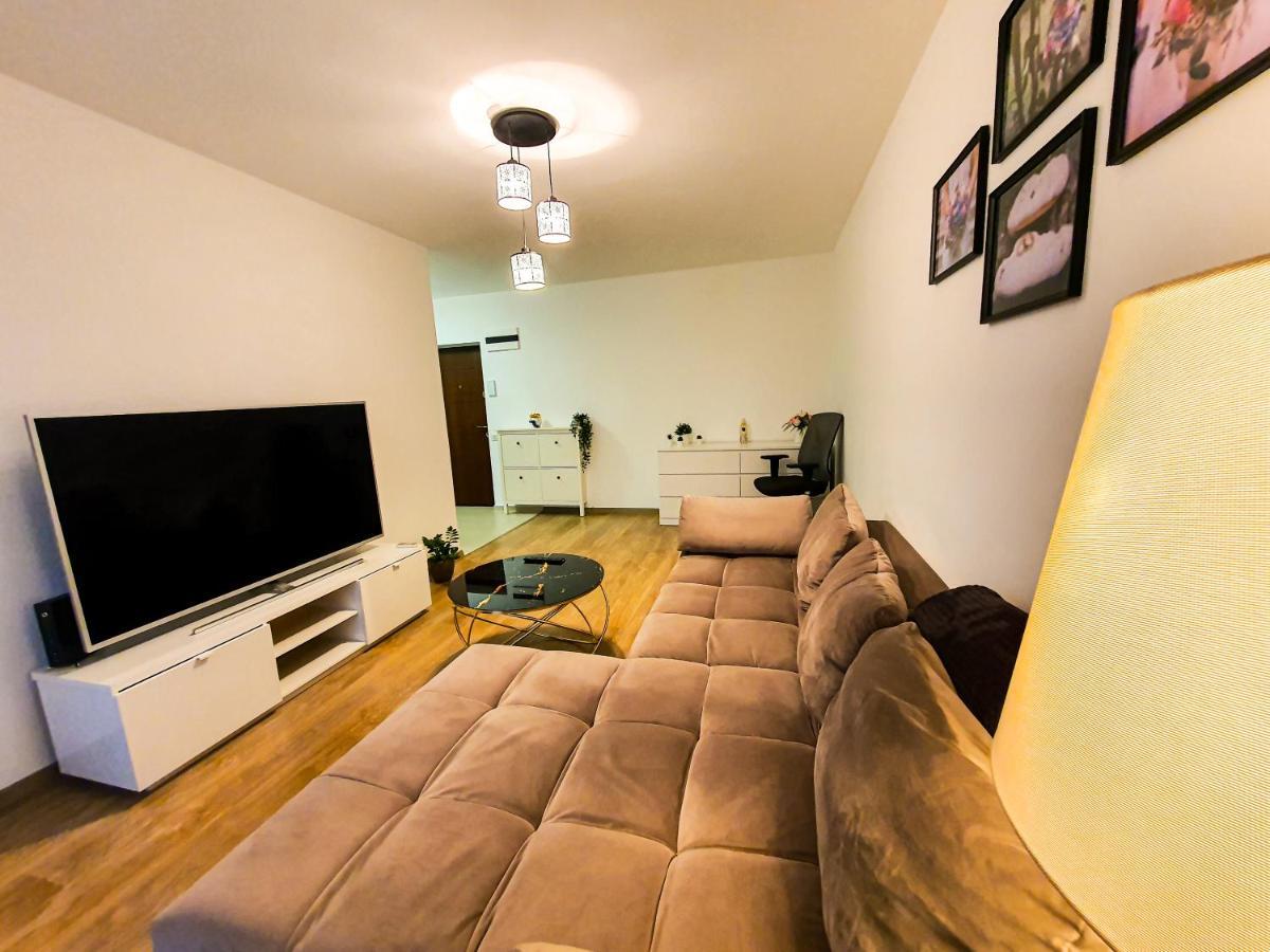 Luxurious Retreat 1Br Apartment With Netflix, Private Parking And Self Check In Popesti-Leordeni Esterno foto