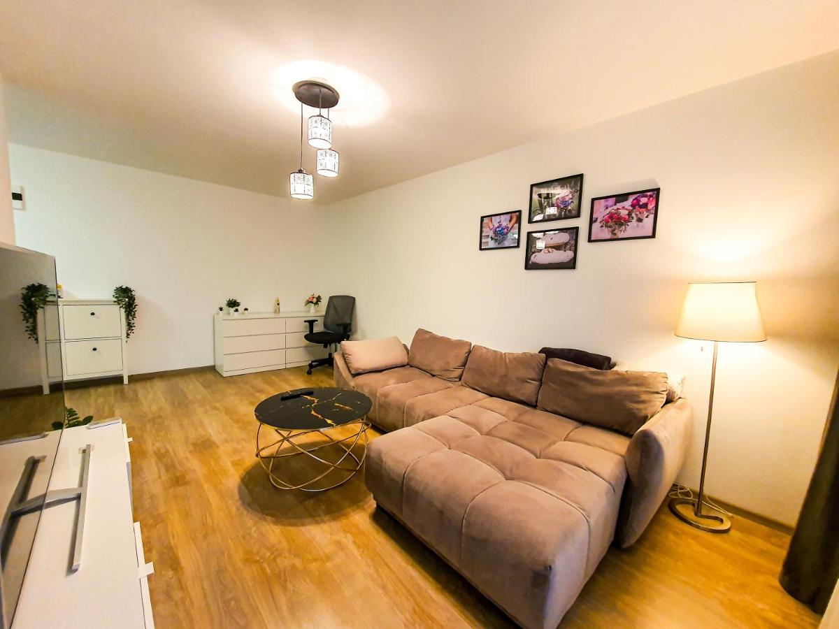 Luxurious Retreat 1Br Apartment With Netflix, Private Parking And Self Check In Popesti-Leordeni Esterno foto