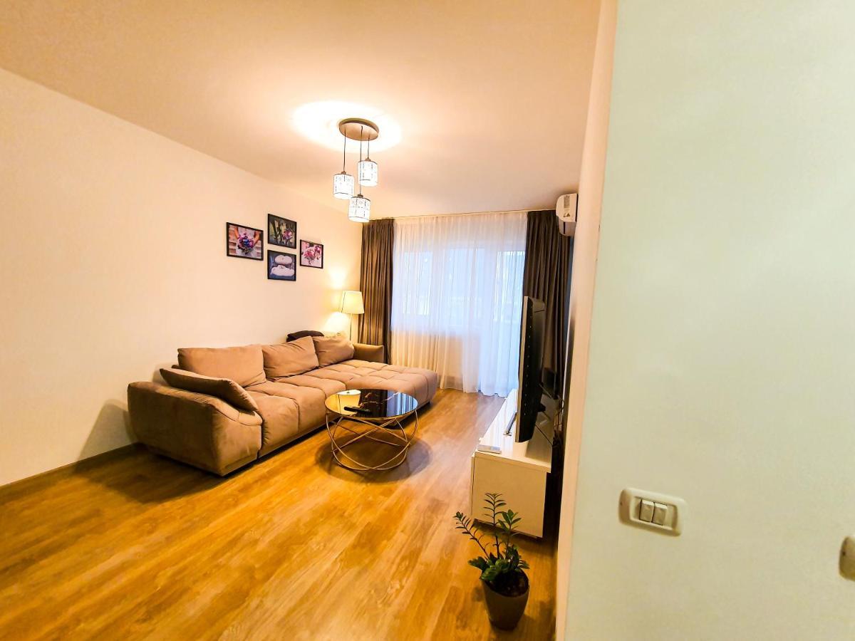 Luxurious Retreat 1Br Apartment With Netflix, Private Parking And Self Check In Popesti-Leordeni Esterno foto
