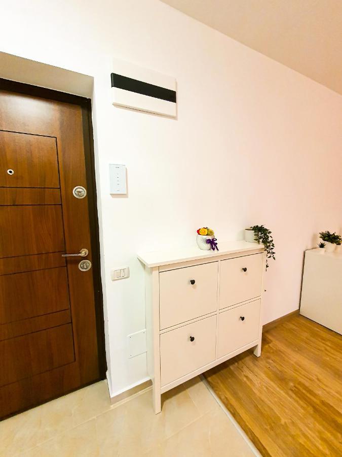 Luxurious Retreat 1Br Apartment With Netflix, Private Parking And Self Check In Popesti-Leordeni Esterno foto