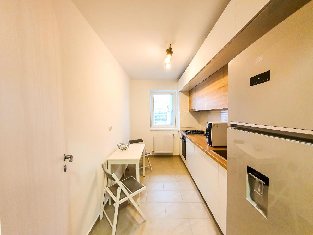 Luxurious Retreat 1Br Apartment With Netflix, Private Parking And Self Check In Popesti-Leordeni Esterno foto